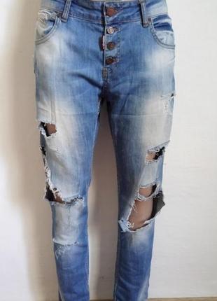 Женские рваные джинсы бойфренды средняя посадка2 фото