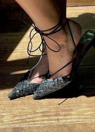 Туфли черные lk bennett расшиты бисером на низких каблуках с завязками1 фото
