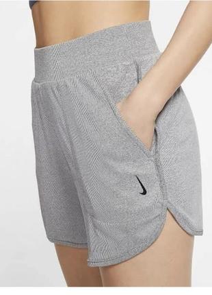 Шорты спортивные женские nike yoga dd1936-010 dd1936-010