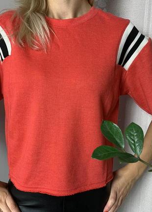 Новая красная укороченная футболка bershka с полосами (размер m)