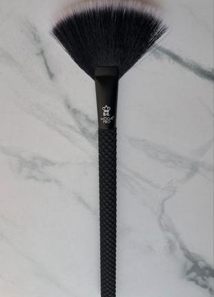 Пензлик для хайлайтеру moda pro fan brush