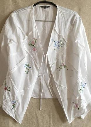 Батистовая белая блуза с вышивкой жакетного типа на завязках3 фото