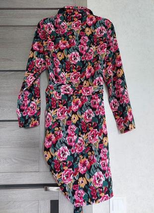 Сатиновое платье с запахом и цветочным принтом boohoo(размер 16)10 фото