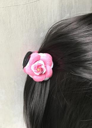Крабик краб заколка зажим для волос маленький в виде розы цветка роза цветок розовый