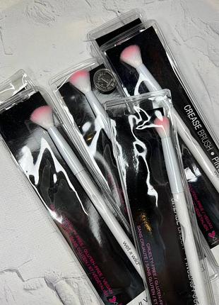 Пензлик для нанесення тіней для очей wet' n' wild crease вrush