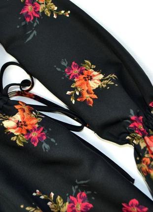 Черное платье с длинным рукавом в цветы2 фото