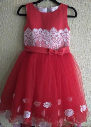 Нарядное красное пышное платье на девочку 8-10 лет