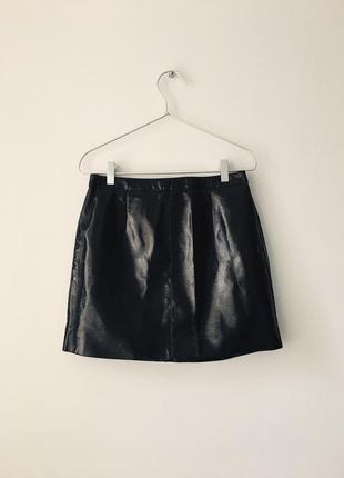Лаковая юбка черного цвета asos miss selfridge черная виниловая юбка с высокой талией5 фото