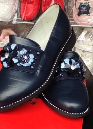 Синие школьные туфли, лоферы для девочки на каблуке2 фото