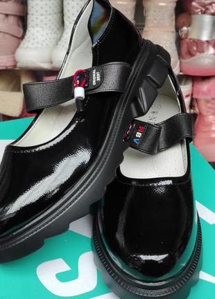 Школьные черные туфли лаковые на платформе для девочки6 фото
