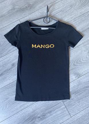 Черная футболка с логотипом mango