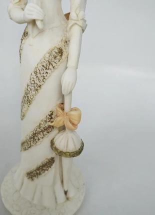 Винтажная статуэтка дама с зонтиком
