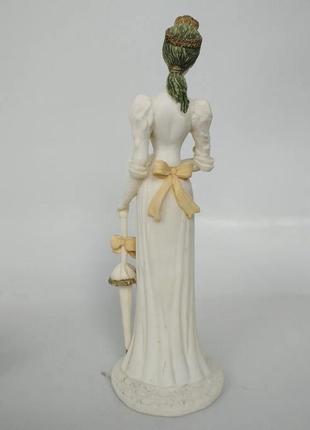 Винтажная статуэтка дама с зонтиком