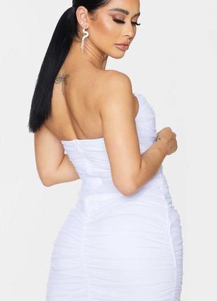 Платье prettylittlething