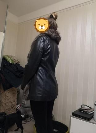 Шкіряна курточка з чорнобуркою