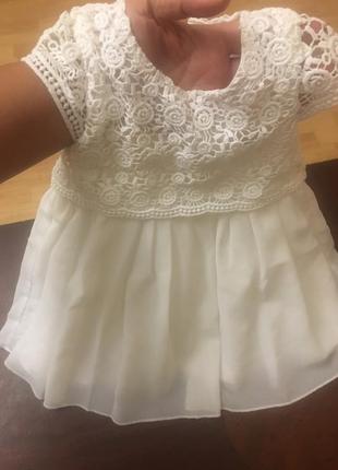 Нарядное белое платье на  3-6 мес3 фото