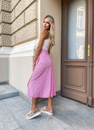 Легкая и нежная юбка юбка на запах женская летняя меди софт в цветочный принт розовая оливковое9 фото