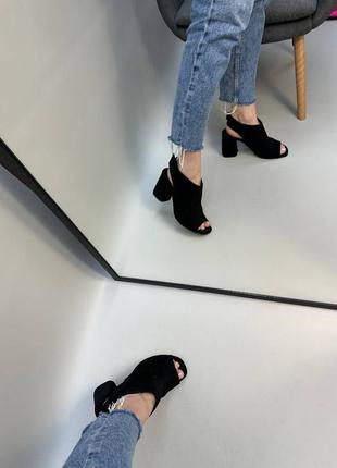 Черные замшевые босоножки на каблуке цвет на выбор2 фото