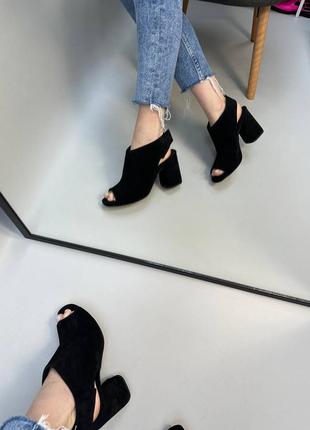 Черные замшевые босоножки на каблуке цвет на выбор1 фото