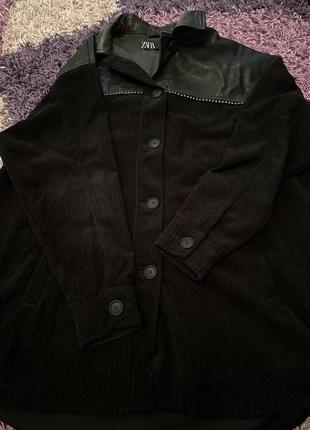 Zara рубашка куртка вельветовая рубашка со вставкой из эко кожи на плечах с камнями бархатная. размер - с4 фото