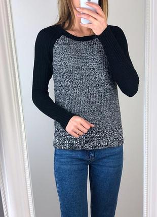 Серый свитер