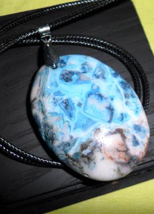 Підвіс (кулон) на шнурку з натуральним блакитним мереживним агатом, натуральний камінь4 фото