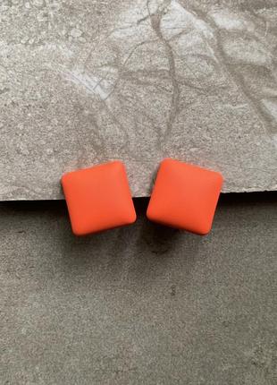 Сережки пусети квадратної форми