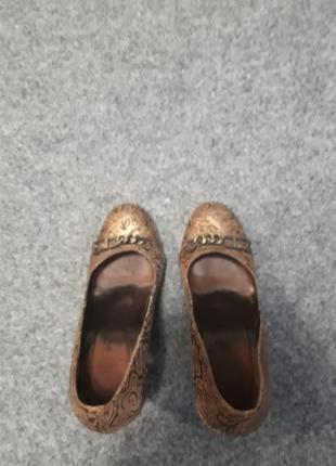 Нарядные туфли