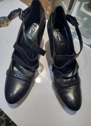 Фирменные женские туфли bata3 фото