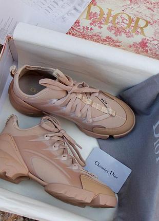 Шикарні жіночі кросівки в бежевому кольорі