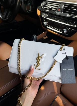 Стильная брендовая кожаная сумочка в белом цвете