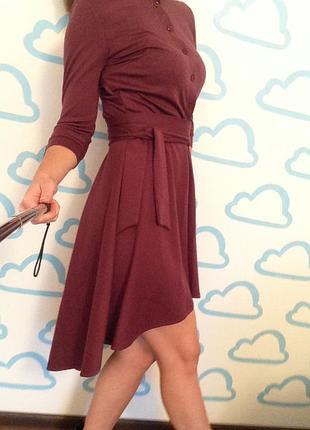 Платье винного цвета сзади удлиненное