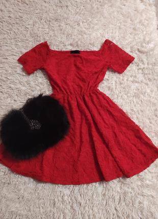 Мережевне плаття з відкритими плечима