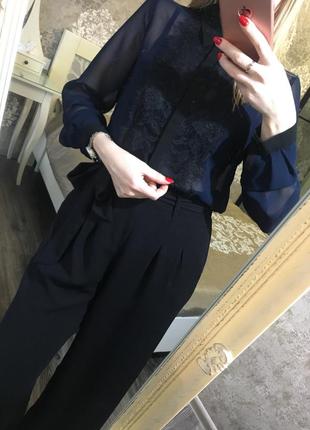 Блузка с гипюровой вставкой