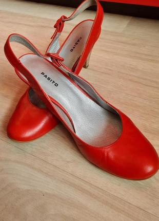 Кожаные туфли красные в винтажном стиле1 фото