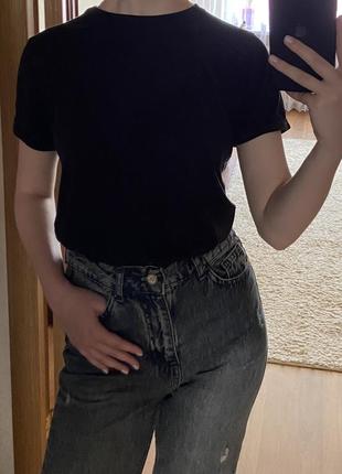 Черная футболка