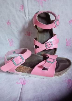 Ортопедические босоножки на пробковой подушке для маленькой принцессы.