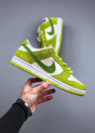 Nike apple green🍏