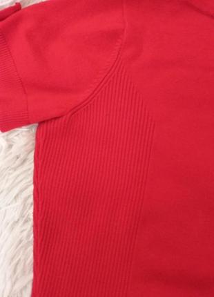 Красная приталенная футболка3 фото