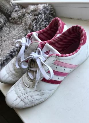 Кроссовки adidas us7,5 р38 стелька25см.кожа.на 38-38,5.
