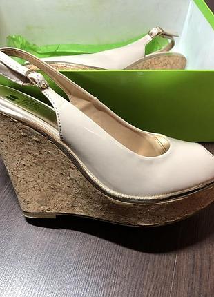 Бежевые босоножки -туфли