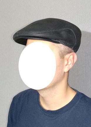 Мужская кепка чёрная из натур кожи1 фото
