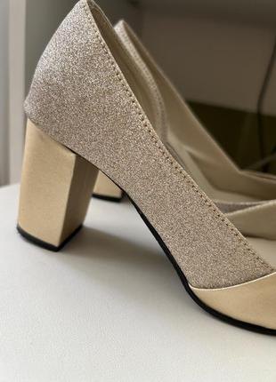 Шикарные нарядные туфли золотистые новые блестящие3 фото