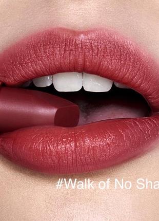 Полноразмерная помада для губ charlotte tilbury matte revolution lipstick - walk of no shame