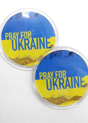 Патріотичний значок "pray for ukraine" з прапором україни на тлі круглий діаметр 5,8 см, сувенір