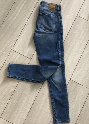 Джинсы