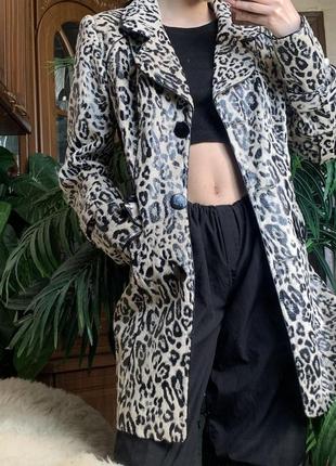 Плащ в леопардовый принт