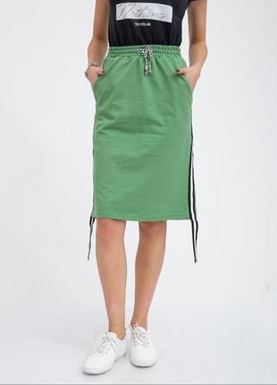 Женская юбка в спортивном стиле с карманами р.42/441 фото