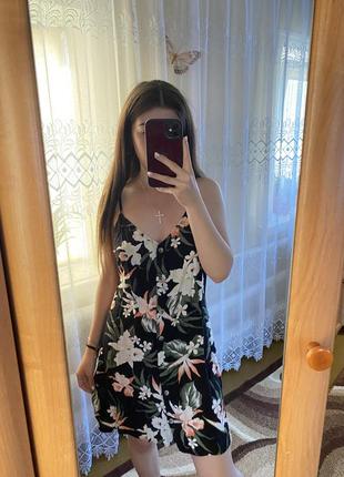 Платье в виде сарафана