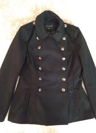 Пальто чорного кольору фірми top secret